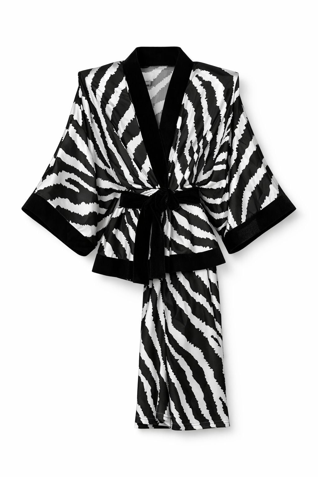 Precious – Silk Zebra Kimono Set
A refined Atelier Hekayat set designed for effortless elegance from day to night.