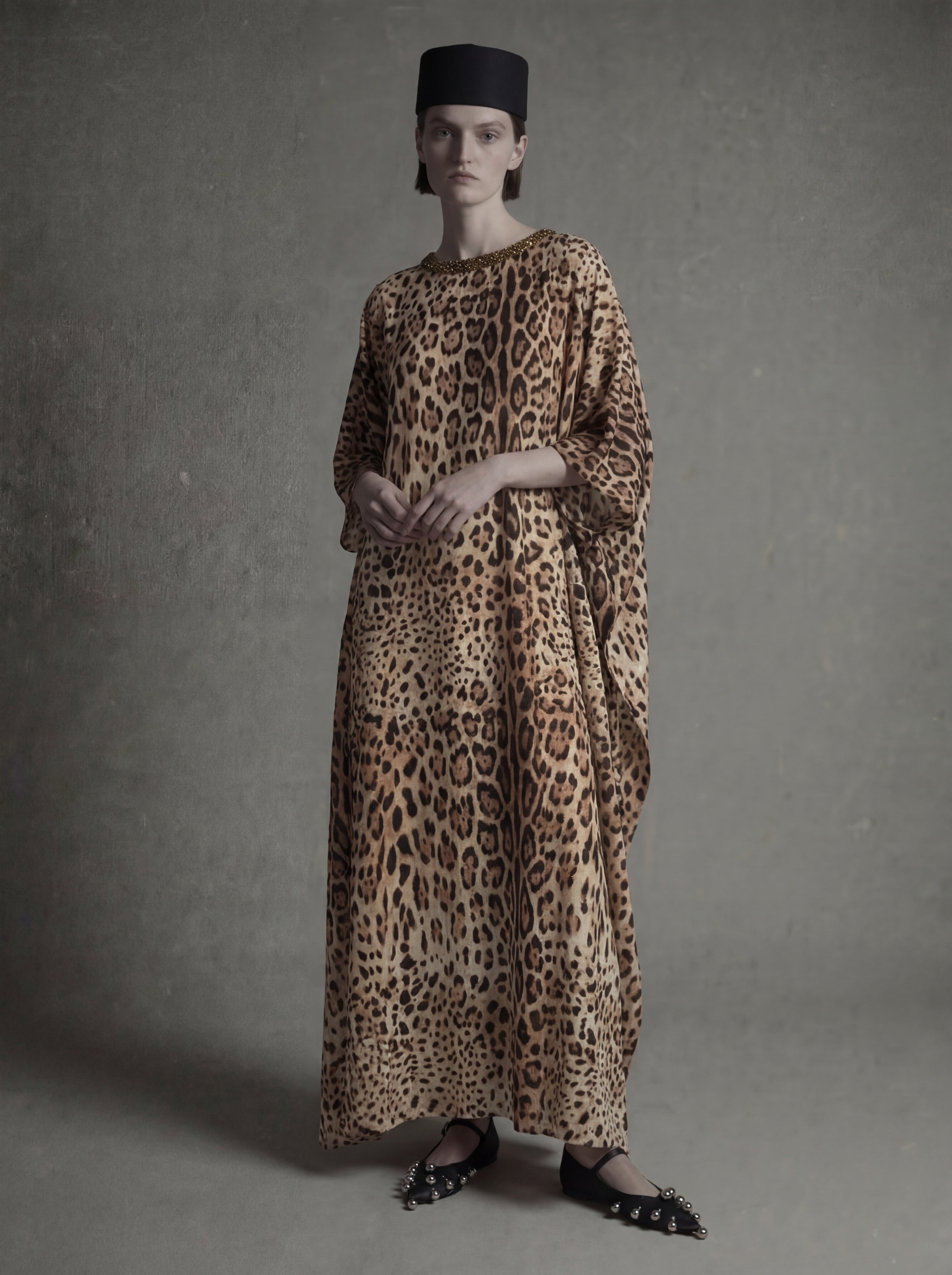 Whispered Gold – Leopard Print Flowing Kaftan
A refined Atelier Hekayat piece designed for effortless elegance with a bold, modern edge.