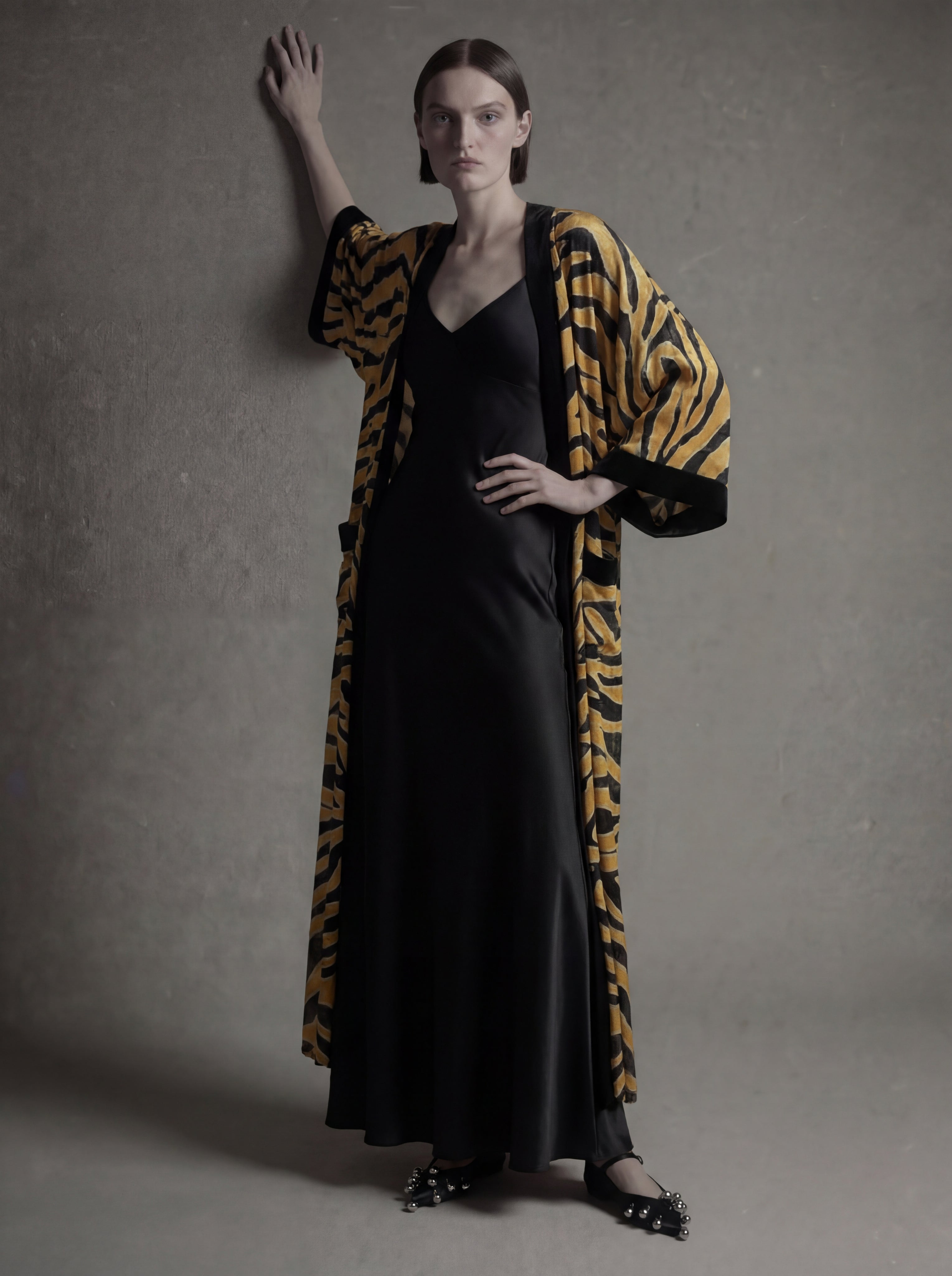 The Private Beauty – Flowing Black Trim robe
A refined Atelier Hekayat piece designed for effortless elegance in every moment.