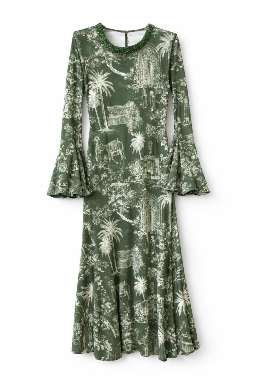Priceless, Unseen – Green Toile de Jeddah printed Dress

A signature Atelier Hekayat piece defined by the iconic Toile de Jeddah print, inspired by Saudi heritage.