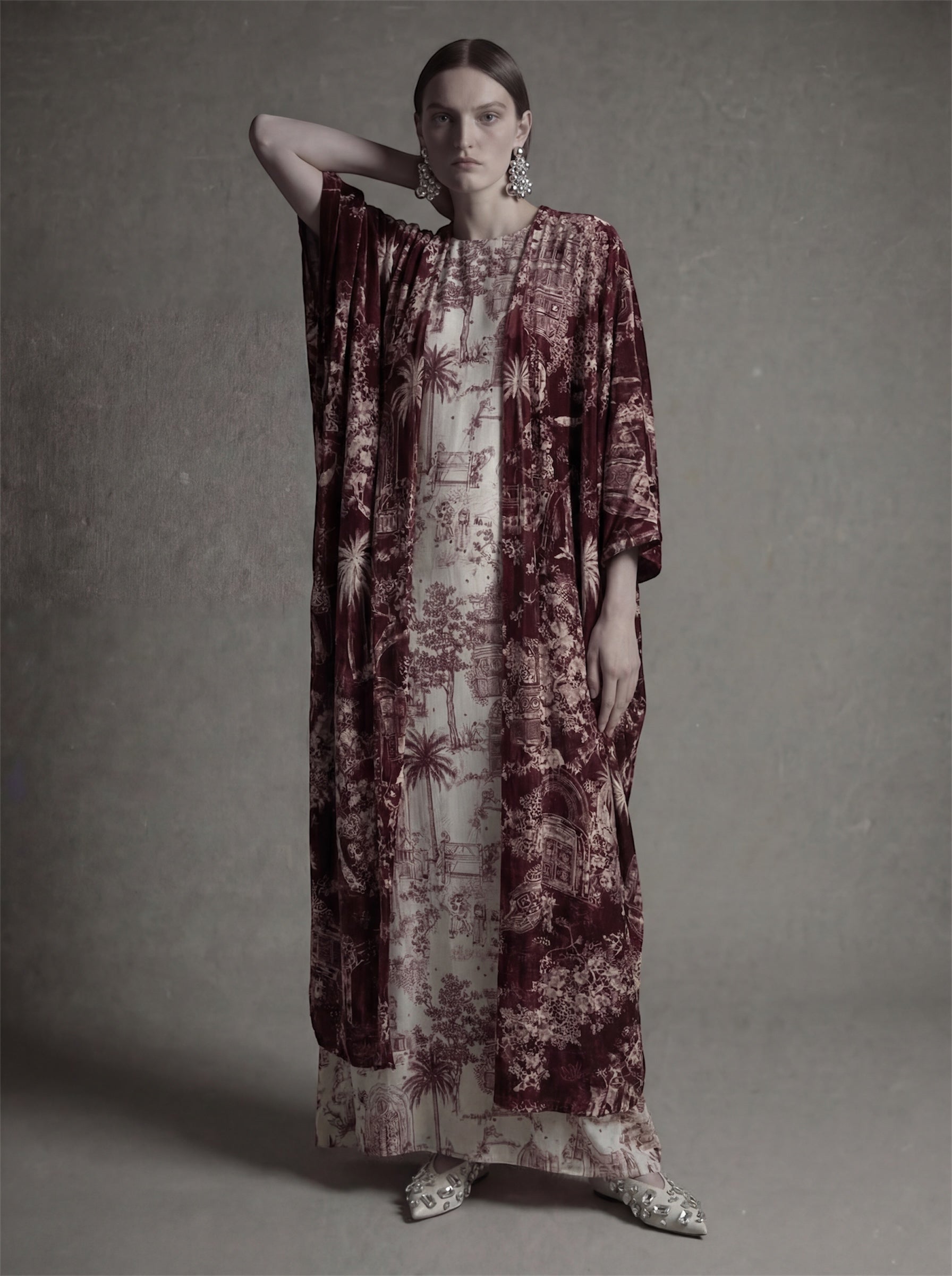 The Quiet Rarity– Burgundy Toile de Jeddah Abaya